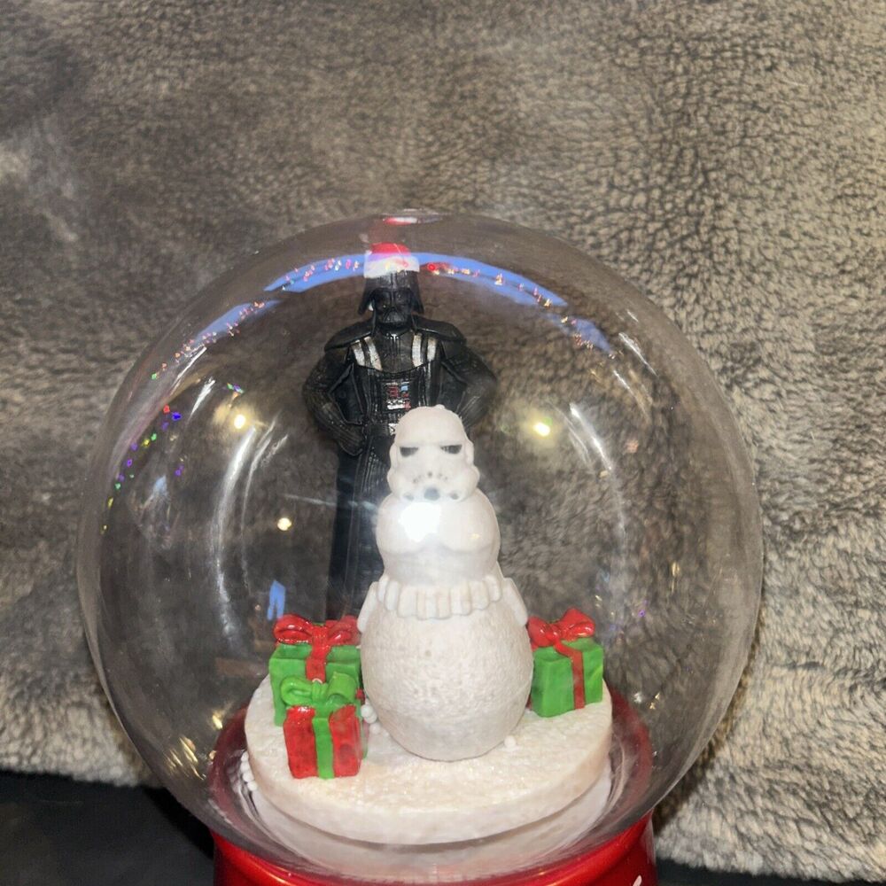 DISNEY STAR WARS DARTH VADER MUSICAL CHRISTMAS SNOW GLOBE 10 HOLIDAY SONGS